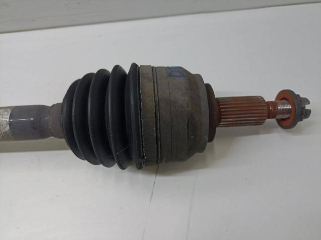 8200618168 RENAULT Semieje delantero derecho  en stock Gandía