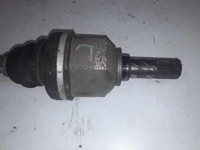 RENAULT 8200618182 Semieje delantero izquierdo  en stock Terrassa