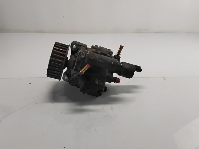 RENAULT 8200663258 Bomba inyectora  en stock Terrassa