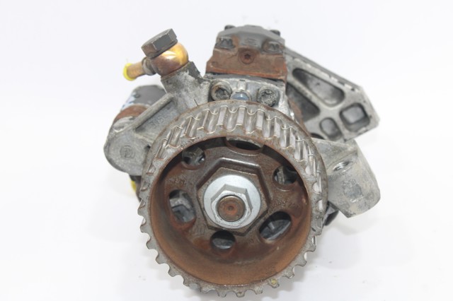 RENAULT 8200663258 Bomba de alta presión de combustible  disponible Valladolid