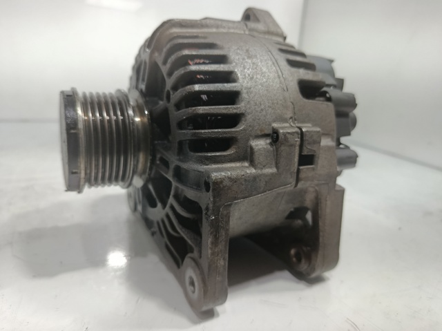 8200667608 RENAULT Alternador comprar Madrid