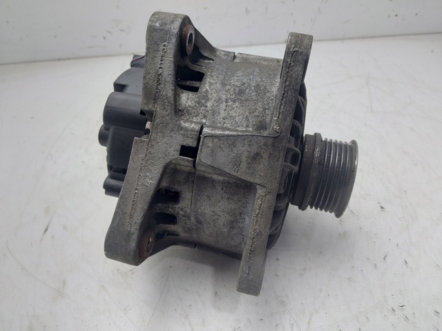RENAULT 8200667619 Alternador  en stock Salamanca