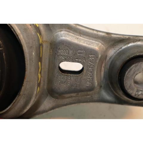 8200675206 Soporte trasero del motor  disponible Málaga