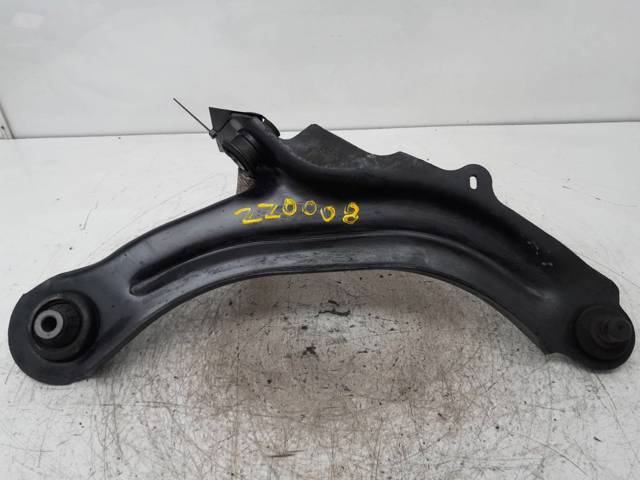RENAULT 8200679067 Brazo inferior derecho de la suspensión delantera  en stock Terrassa