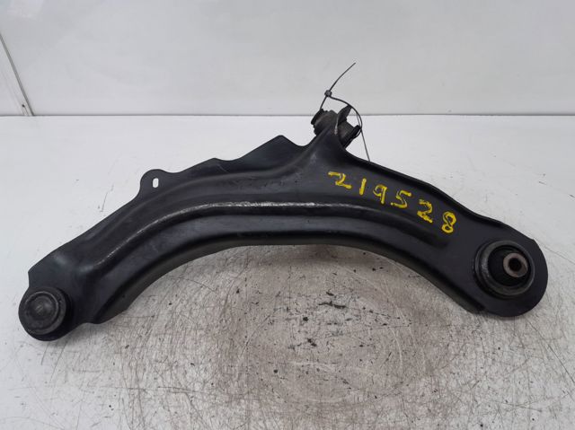 RENAULT 8200679067 Brazo inferior derecho de la suspensión delantera comprar Tarragona