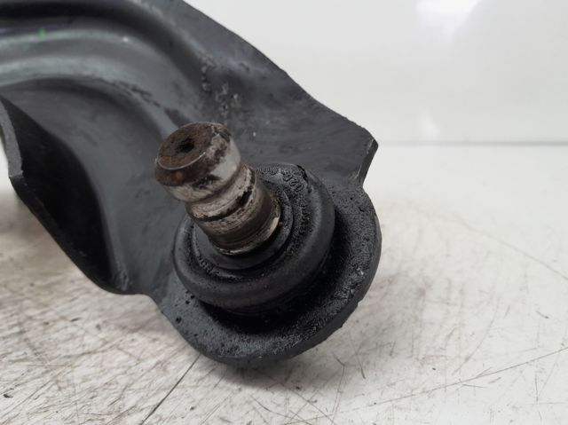 8200679067 Brazo inferior derecho de la suspensión delantera comprar Sevilla