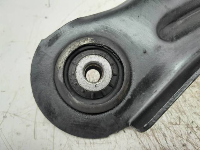 8200679067 Brazo inferior derecho de la suspensión delantera  en stock Granada