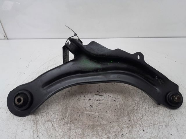 RENAULT 8200679067 Brazo inferior derecho de la suspensión delantera  comprar en Ponferrada