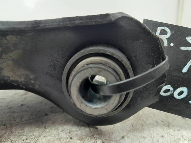 8200679067 RENAULT Brazo inferior derecho de la suspensión delantera  en stock Córdoba