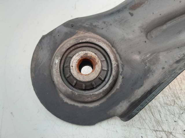 RENAULT 8200679067 Brazo inferior derecho de la suspensión delantera  en stock Terrassa