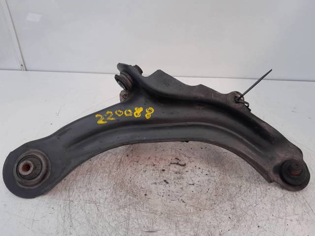 8200679067 RENAULT Brazo inferior derecho de la suspensión delantera  comprar en Oviedo