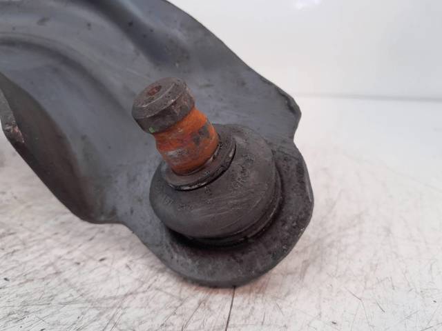 8200679067 RENAULT Brazo inferior derecho de la suspensión delantera  disponible Ourense