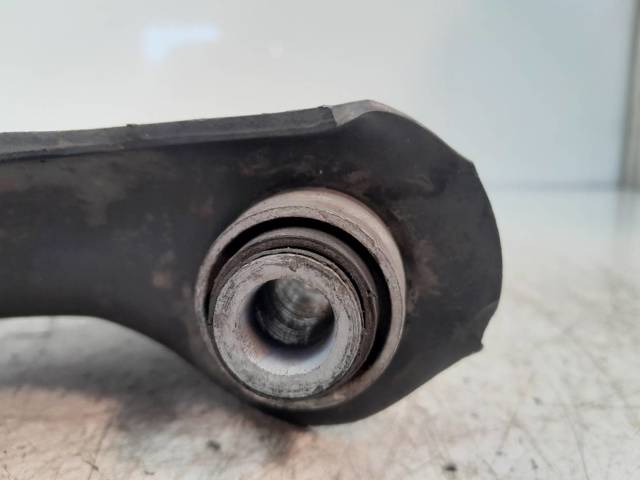 8200679067 RENAULT Brazo inferior derecho de la suspensión delantera  disponible Vigo