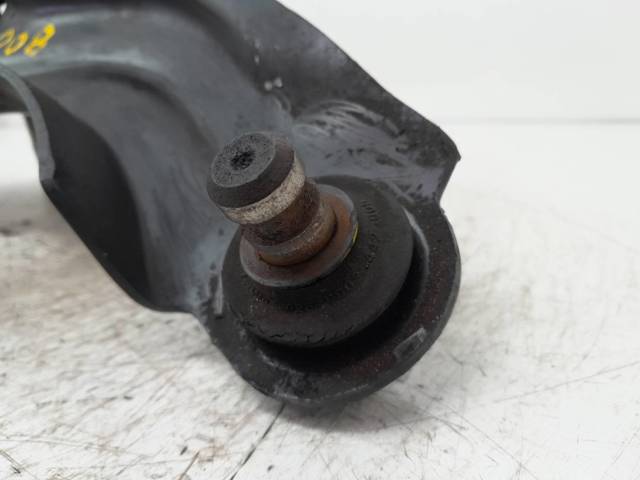 8200679067 Brazo inferior derecho de la suspensión delantera  en stock Sabadell