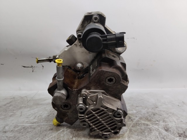 RENAULT 8200680077 Bomba de alta presión de combustible  comprar en Ponferrada