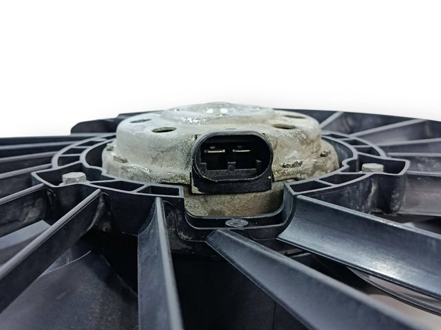 8200680824 Ventilador eléctrico de refrigeración completo (motor y hélice)  disponible Utrera