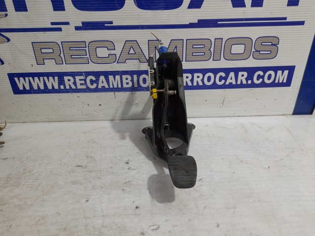 Pedal embrague 8200725734 Renault (RVI)