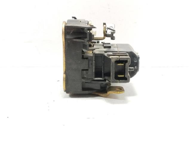 8200727504 RENAULT Cerradura de puerta delantera derecha  disponible Vigo