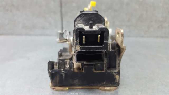RENAULT 8200727504 Cerradura de puerta delantera derecha  en stock Terrassa