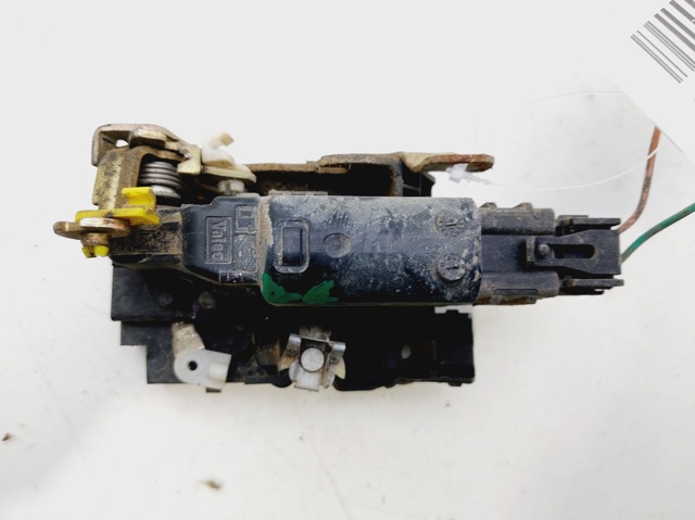 8200727504 Cerradura de puerta delantera derecha  disponible Utrera