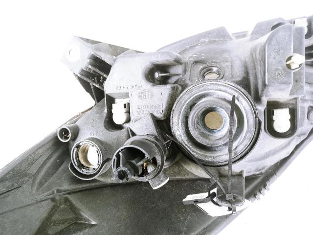 RENAULT 8200733877 Faro derecho  comprar en Ponferrada