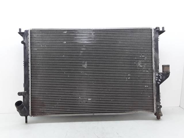 8200735039 Radiador de refrigeración del motor  disponible Utrera