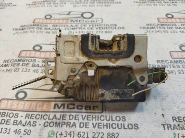8200735246 RENAULT Cerradura de la puerta trasera derecha  en stock Córdoba