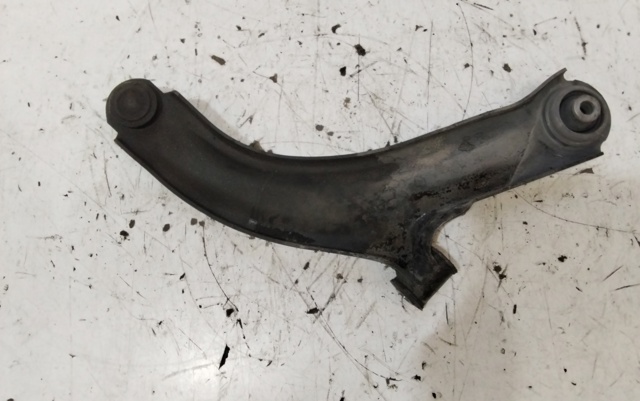 8200744091 RENAULT Brazo inferior izquierdo de la suspensión delantera  en stock Gandía