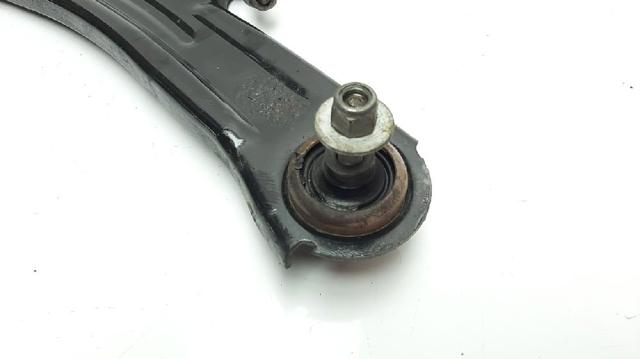 8200744091 Brazo inferior izquierdo de la suspensión delantera  disponible Málaga