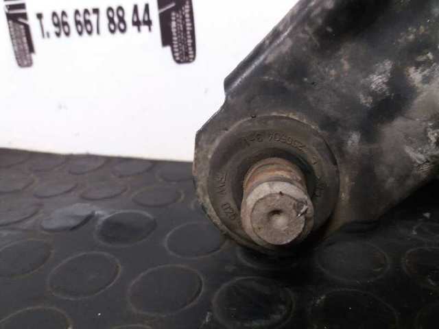 8200744091 Brazo inferior izquierdo de la suspensión delantera  disponible Burgos