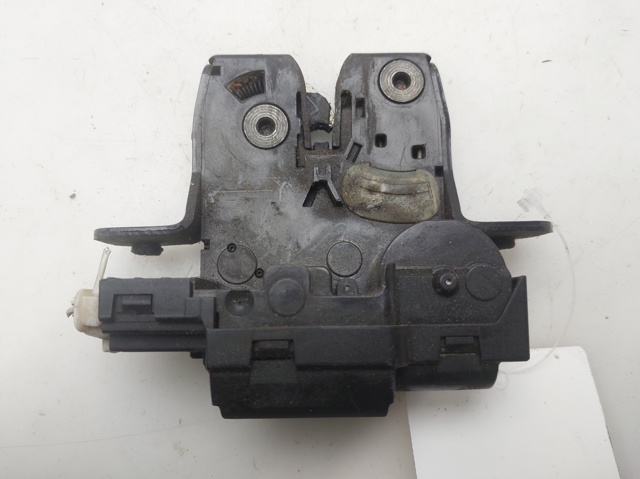 RENAULT 8200747429 Cerradura de tapa de maletero  comprar en Albacete