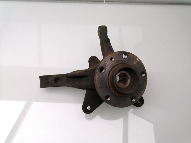 Mangueta delantera izquierda 8200755585 RENAULT