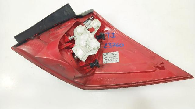 8200757700 Piloto trasero derecho  disponible Utrera