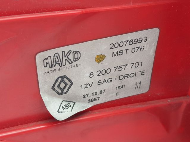 8200757701 Piloto trasero izquierdo  disponible Burgos