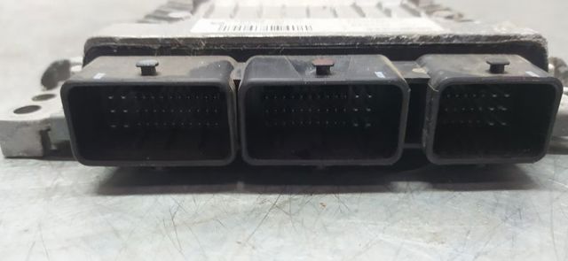 8200766462 RENAULT ECU  en stock Gandía