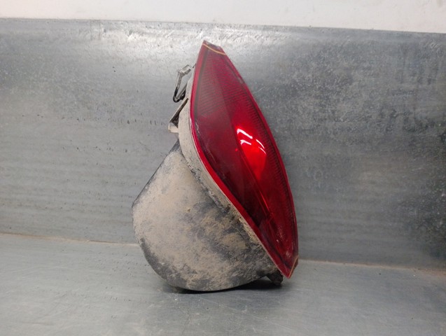 RENAULT 8200776121 Luz antiniebla trasera derecha  comprar en Ponferrada