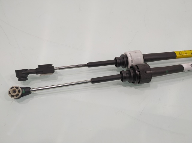 RENAULT 8200781046 Cable de cambio doble  disponible Valladolid