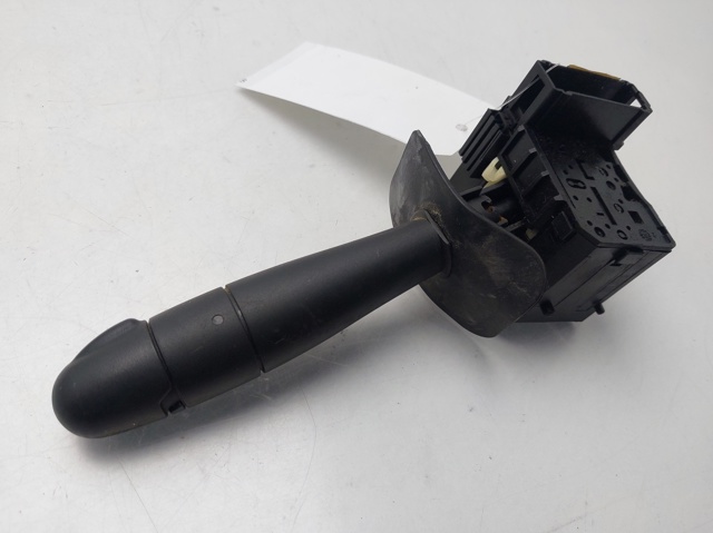 8200792584 RENAULT Conmutador derecho de la columna de dirección  disponible Alicante