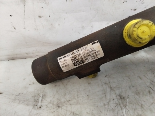 RENAULT 8200815617 Rampa de combustible  comprar en Ponferrada