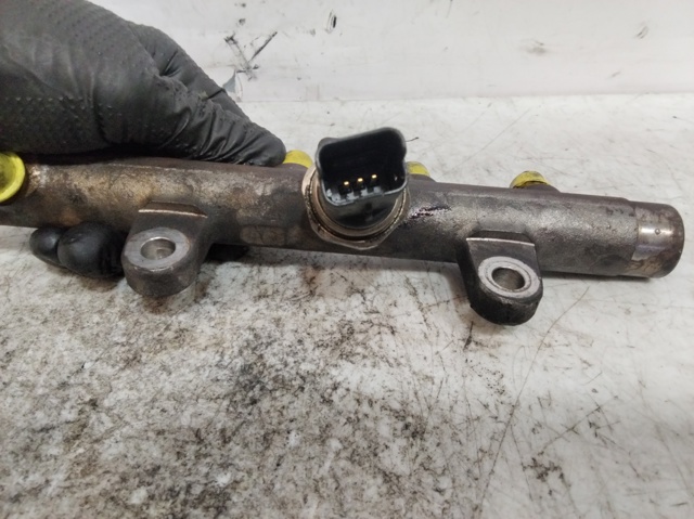 8200815617 Rampa de combustible  comprar en Reus