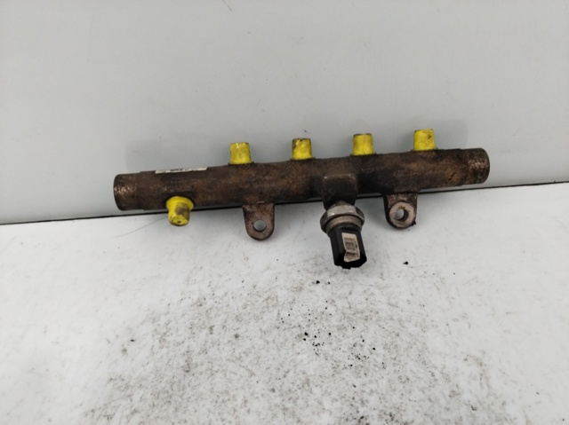 RENAULT 8200815617 Rampa de combustible comprar Barcelona