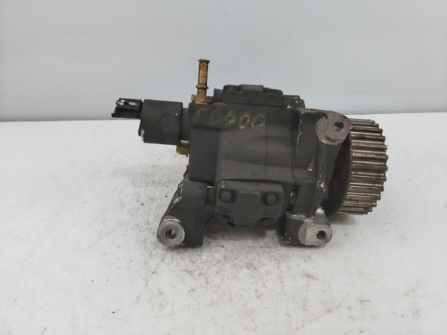 RENAULT 8200821184 Bomba inyectora  en stock Terrassa