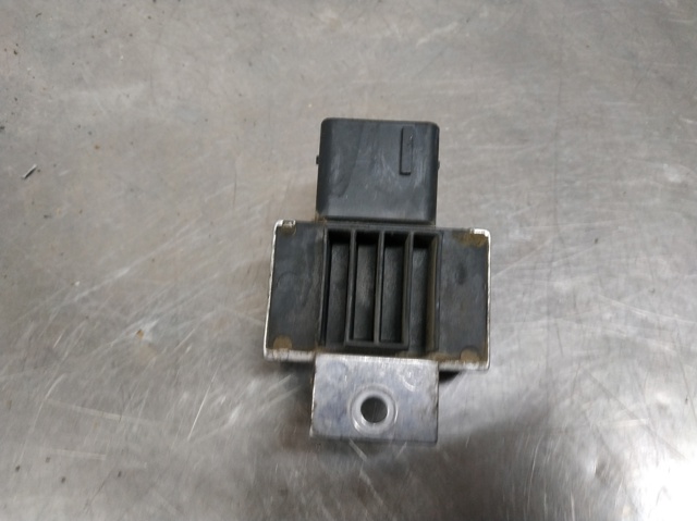 Relé de bujía de precalentamiento Nissan Sunny 3 N14