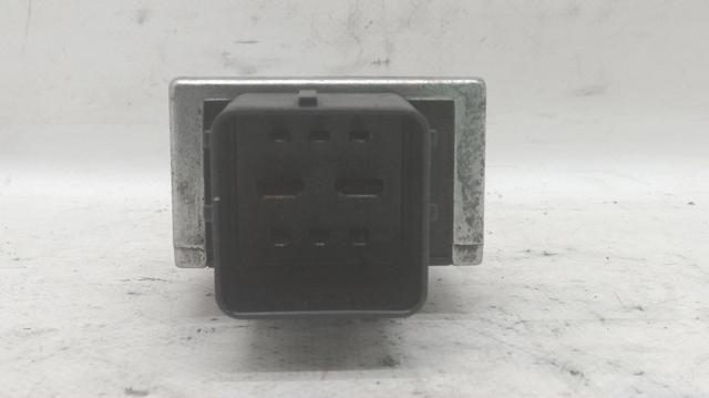 Relé de bujía de precalentamiento Nissan Sunny 3 N14