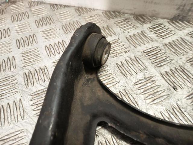 RENAULT 8200942407 Brazo inferior izquierdo de la suspensión delantera  en stock Valencia