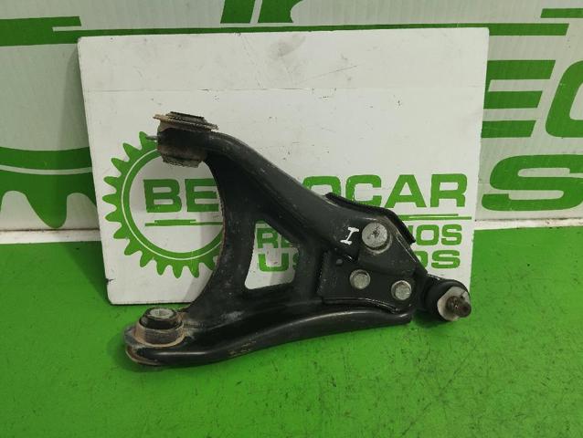 Brazo inferior izquierdo de la suspensión delantera 8200942407 RENAULT