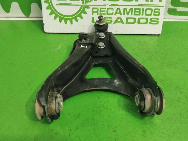RENAULT 8200942407 Brazo inferior izquierdo de la suspensión delantera  en stock Terrassa