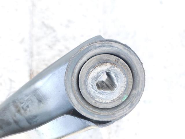 8200942408 Brazo inferior derecho de la suspensión delantera  comprar en Zaragoza