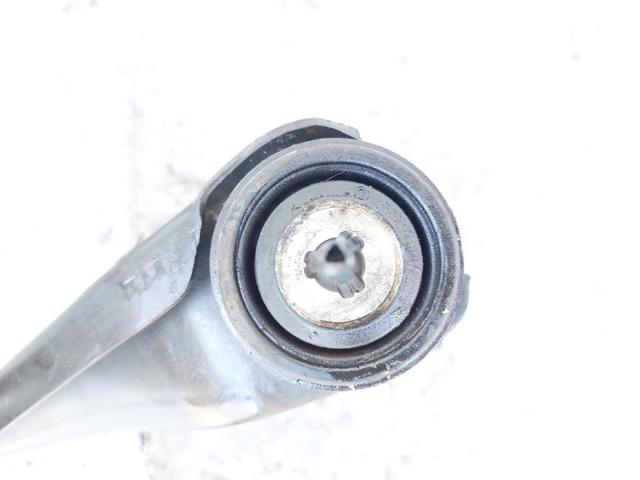 8200942408 RENAULT Brazo inferior derecho de la suspensión delantera  en stock Córdoba