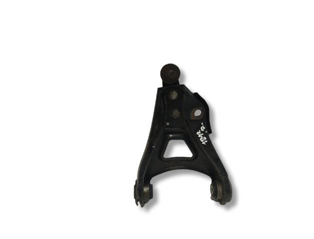 RENAULT 8200942413 Brazo inferior derecho de la suspensión delantera  en stock Terrassa